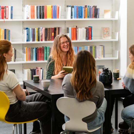 Læsekreds på biblioteket. Fotokreditering: Christopher Egeberg for Centralbiblioteket.