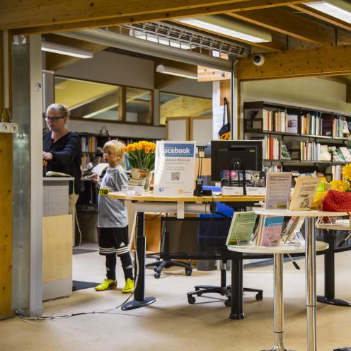 Billede af interiør på Fensmark Bibliotek