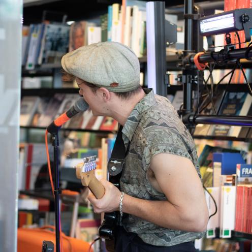 Louis Jarto til Næver Tell Festvial 2023. Fotokreditering: Petersen, Næstved Bibliotek og Borgerservice.