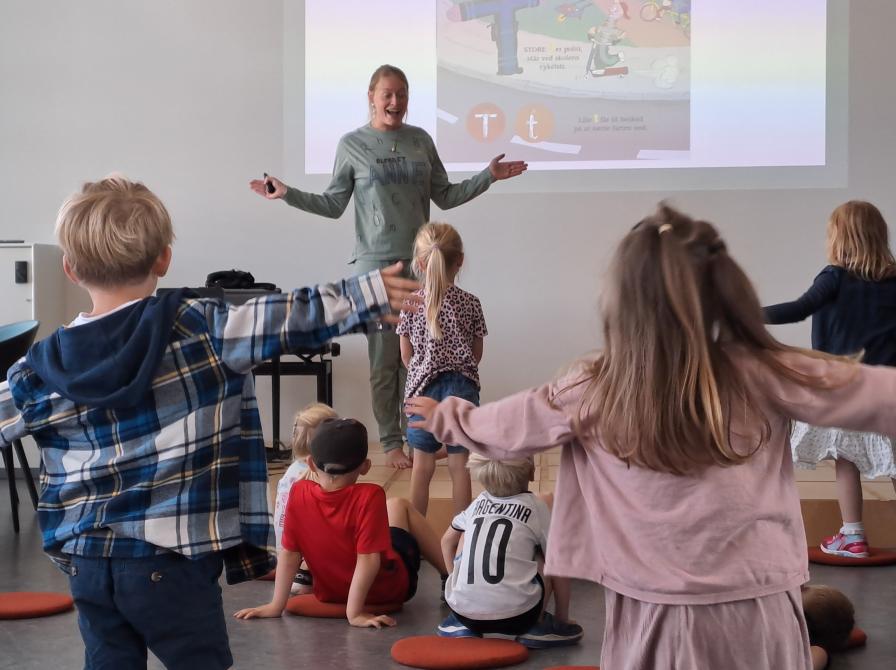 Bogstavyoga på Næstved Bibliotek.