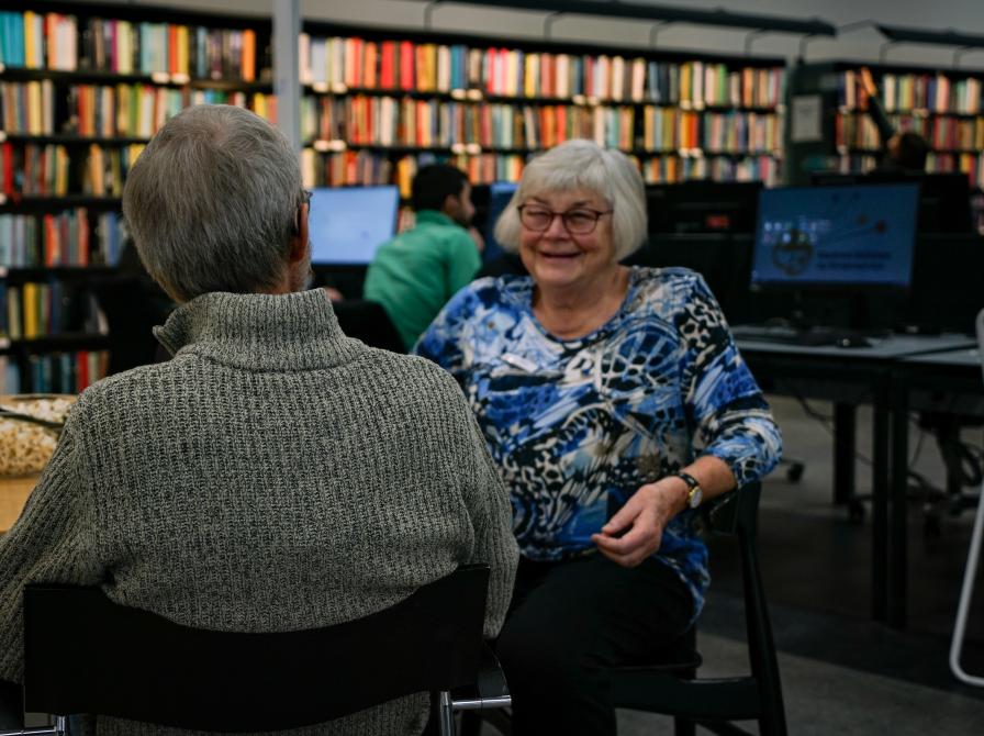 Smil til It-caféen. Fotokreditering: Næstved Bibliotek